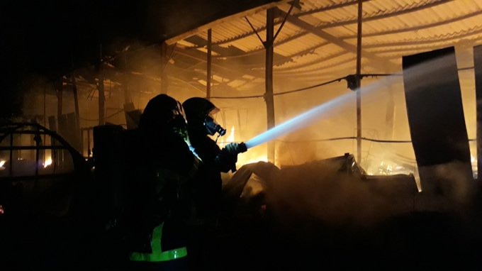 Cambrai : un hangar agricole de 400m2 ravagé par les flammes à Bertry 